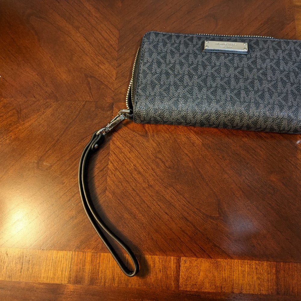 Michael Kors Zip Wallet w/gift box and logo dust bag (3-pieces) **NEW** - Picture 11 of 13